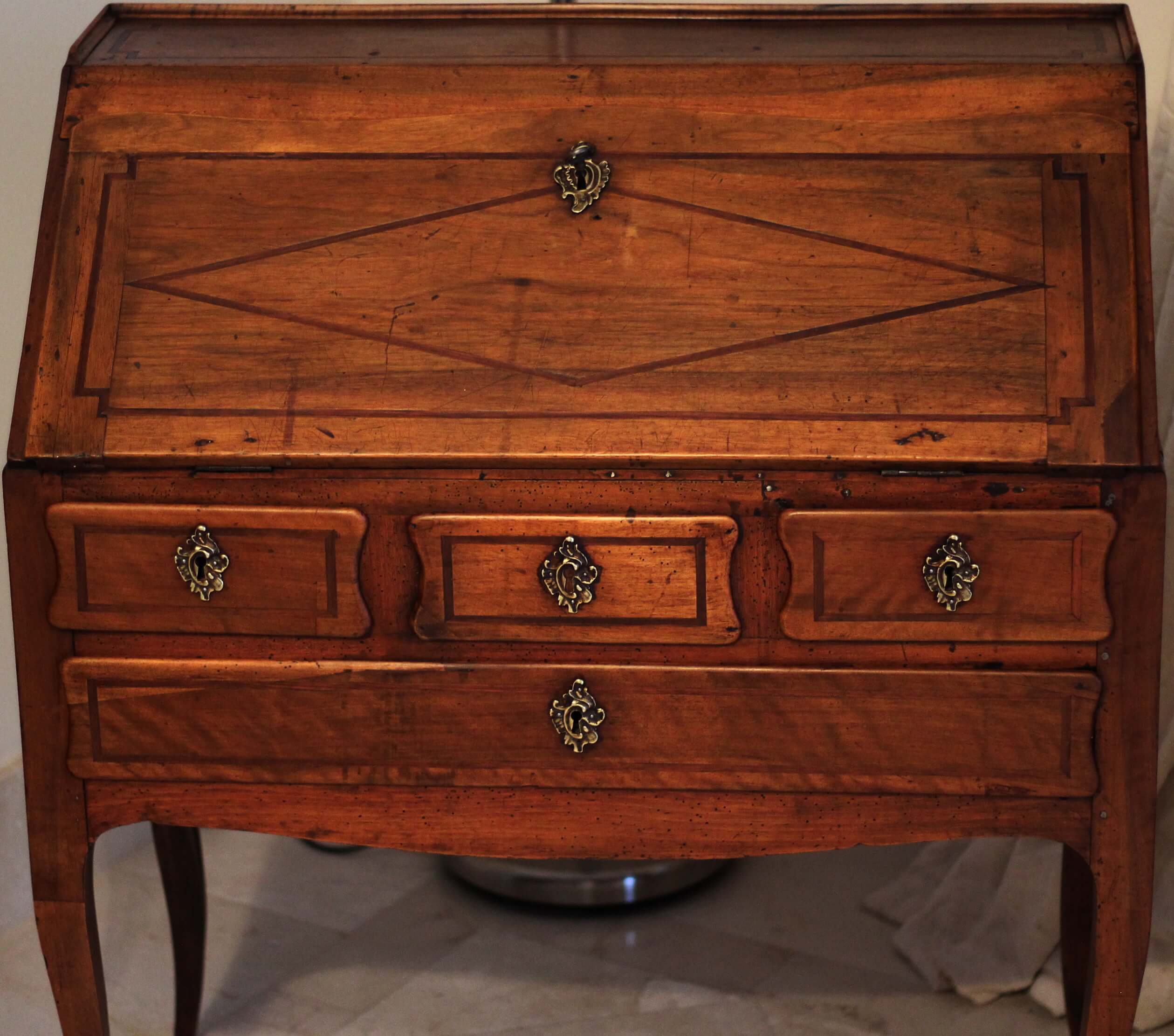 bureau de dama  Nogal -epoca Louis XV-Siglo XVIII