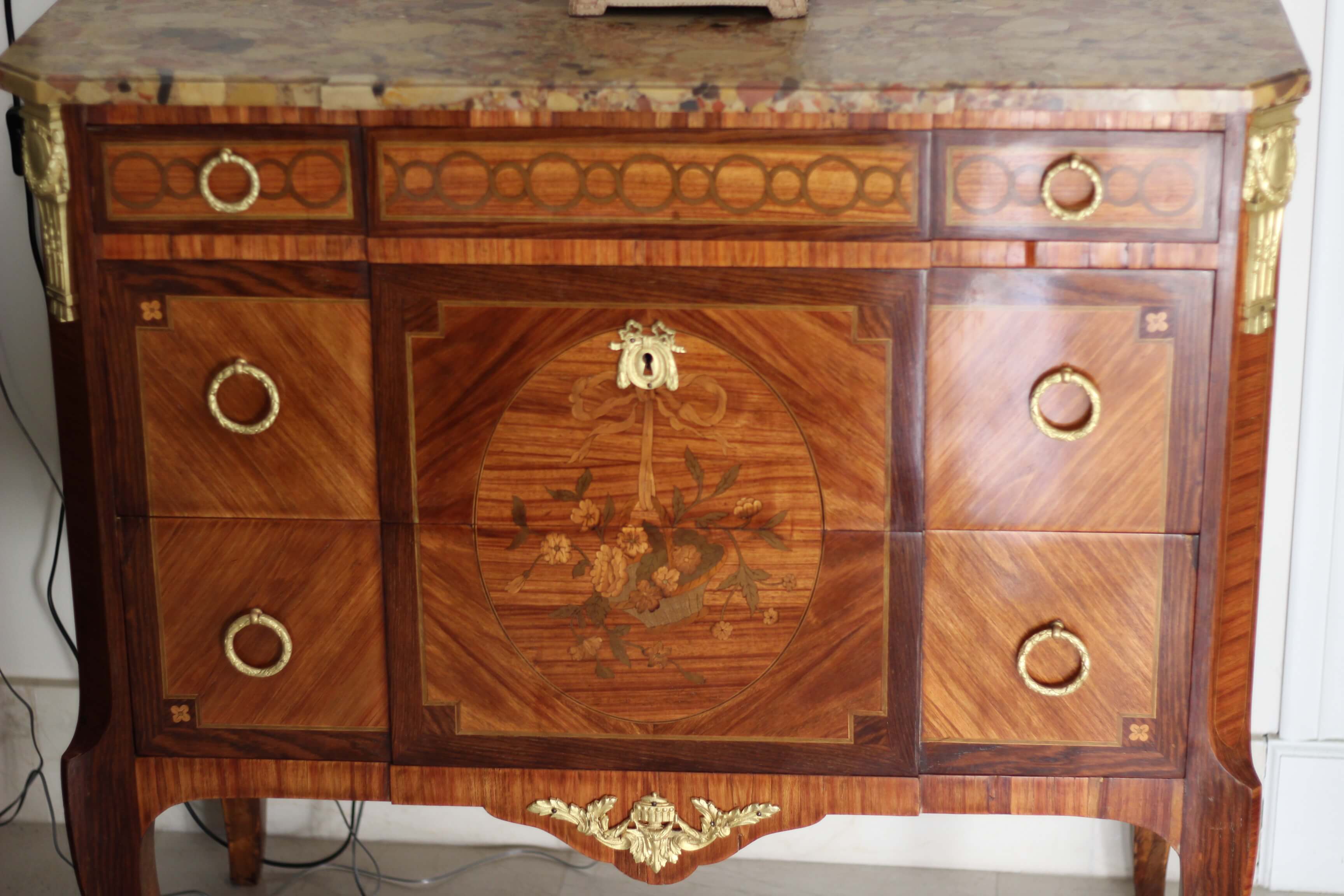 Comoda Louis XVI  transición .XIX
