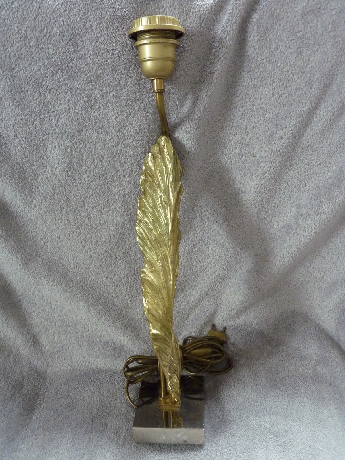 LAMPARA MAISON CHARLES -Firmada CHARLES — Hoja de  bronce-