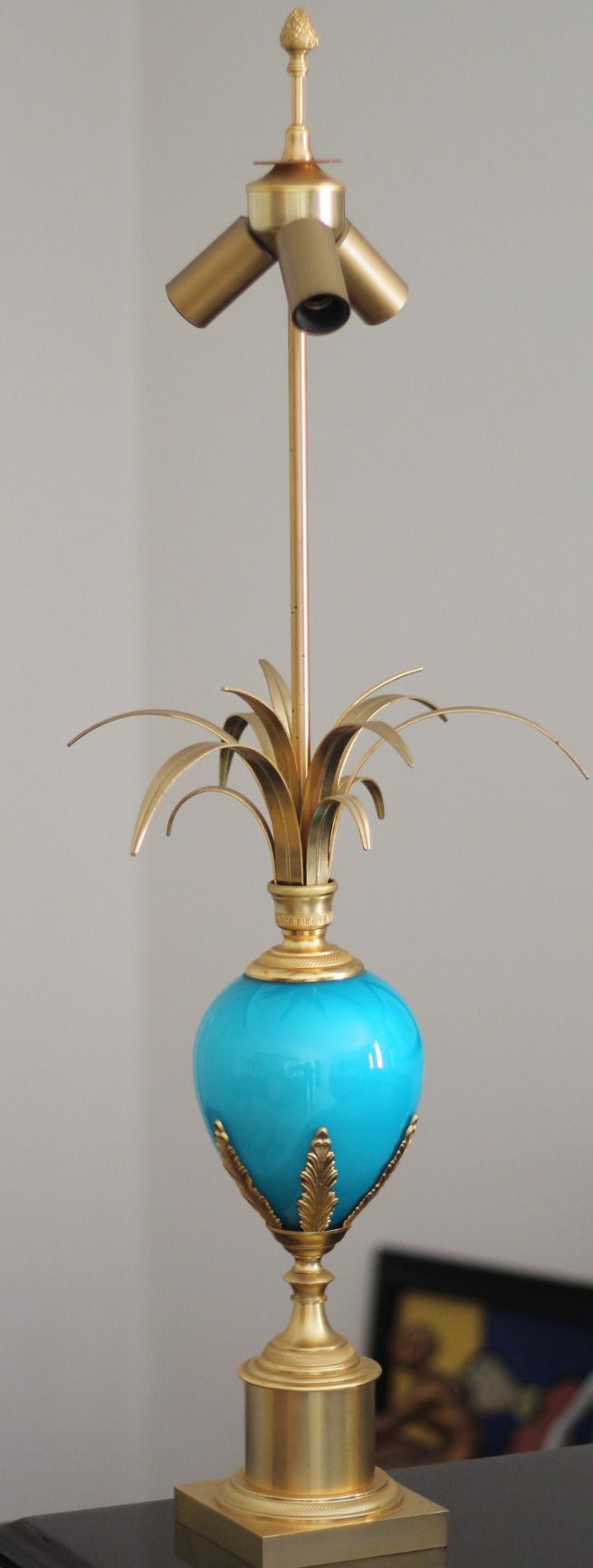 Lampara Maison Charles -Opalina Azul-Años 1970